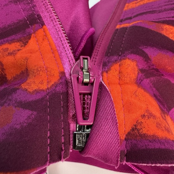 Victoria Secret On Point Sweat Sport Bra Padded Front Zip Wire Mulit-Color 38DDD - Picture 16 of 16